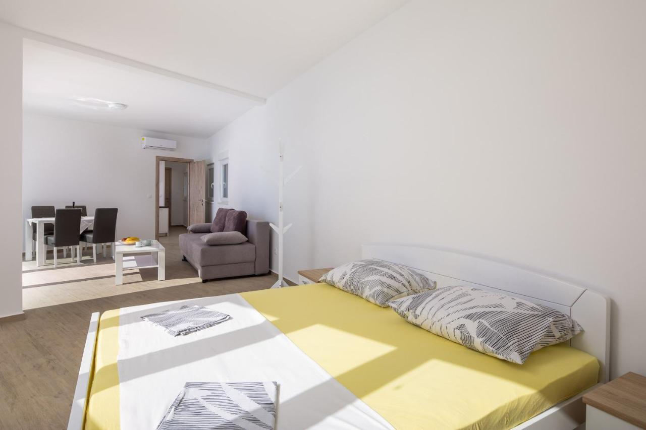 Ferienwohnung Absolute Beach Holidays Dugi Rat Exterior foto