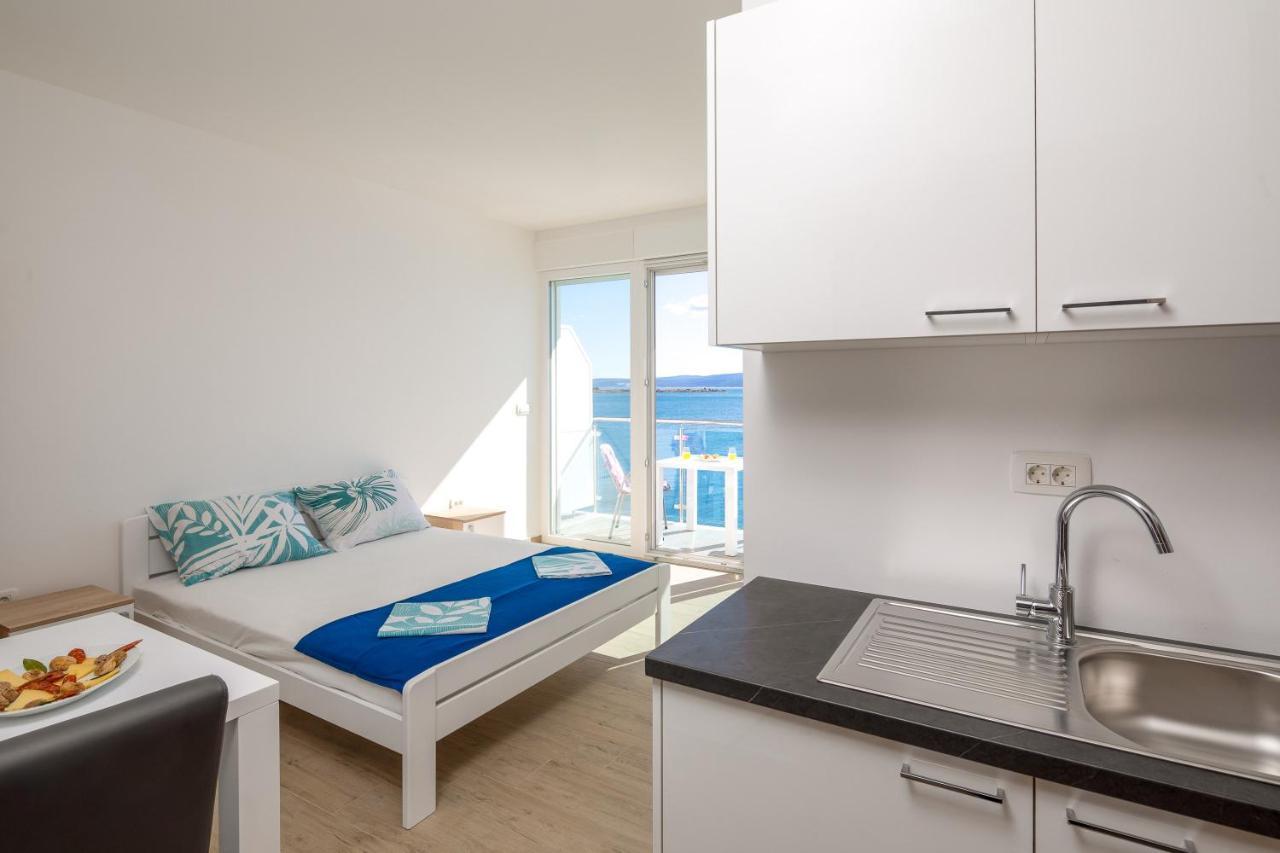 Ferienwohnung Absolute Beach Holidays Dugi Rat Exterior foto
