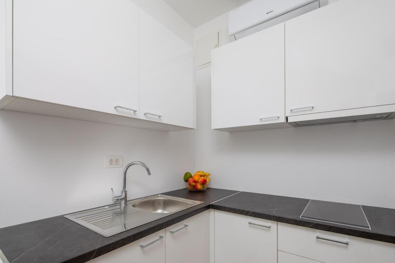 Ferienwohnung Absolute Beach Holidays Dugi Rat Exterior foto