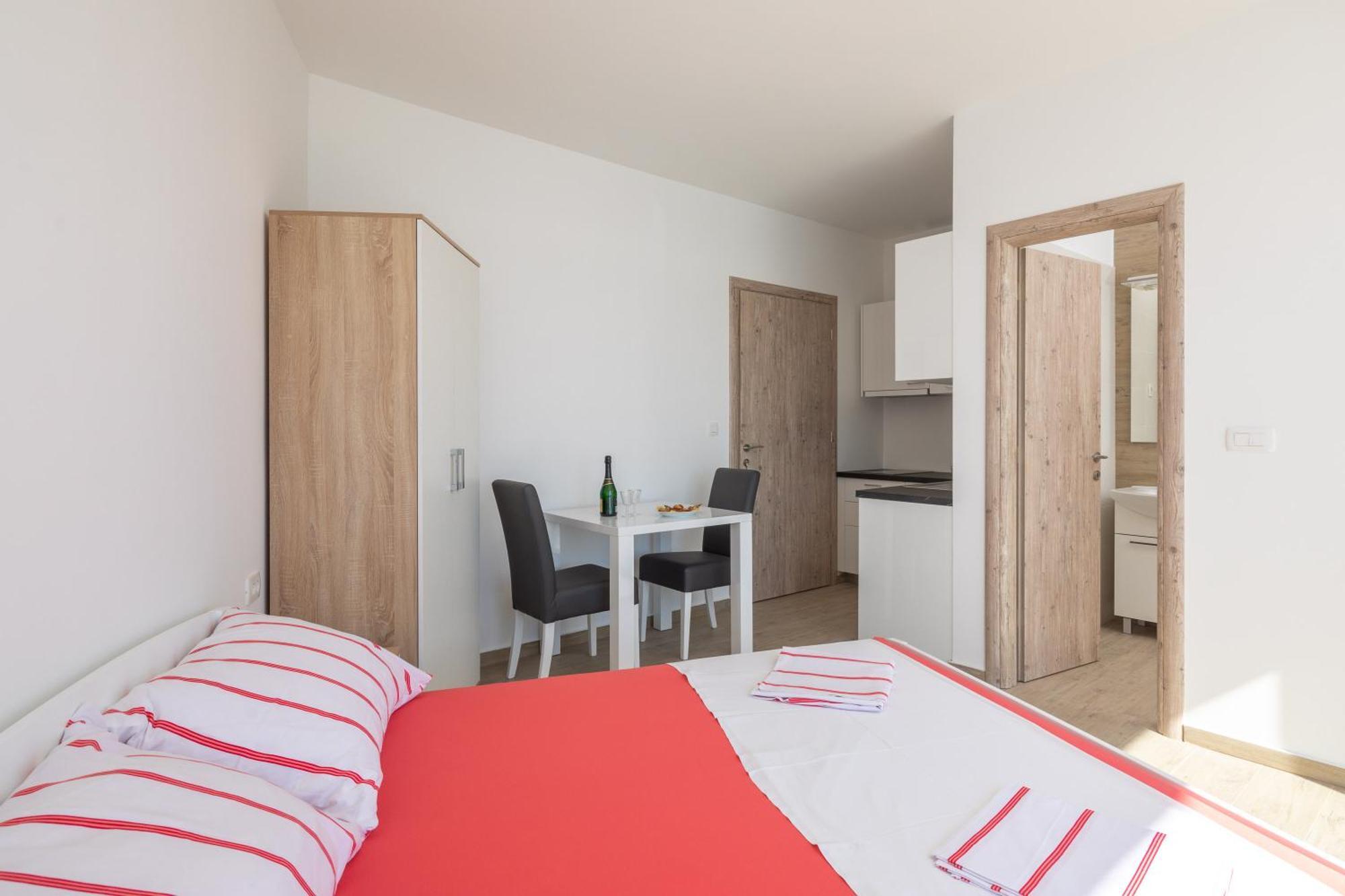 Ferienwohnung Absolute Beach Holidays Dugi Rat Exterior foto