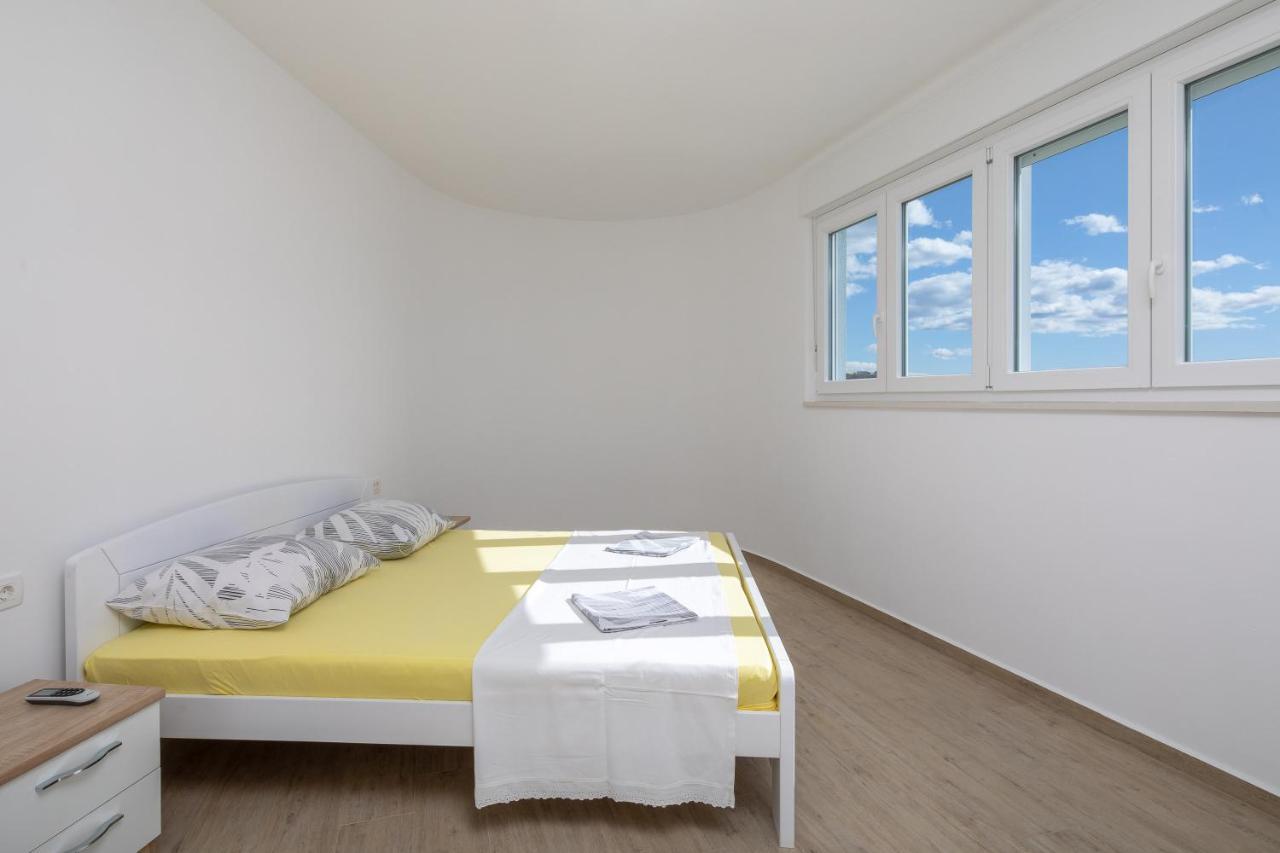 Ferienwohnung Absolute Beach Holidays Dugi Rat Exterior foto