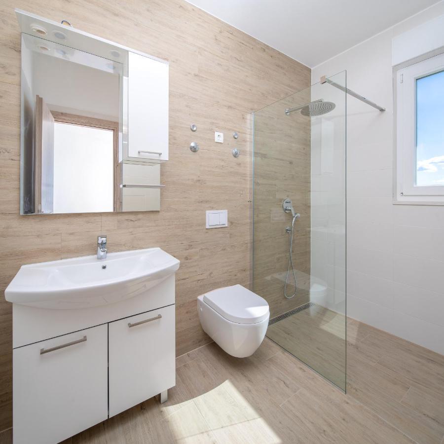 Ferienwohnung Absolute Beach Holidays Dugi Rat Exterior foto