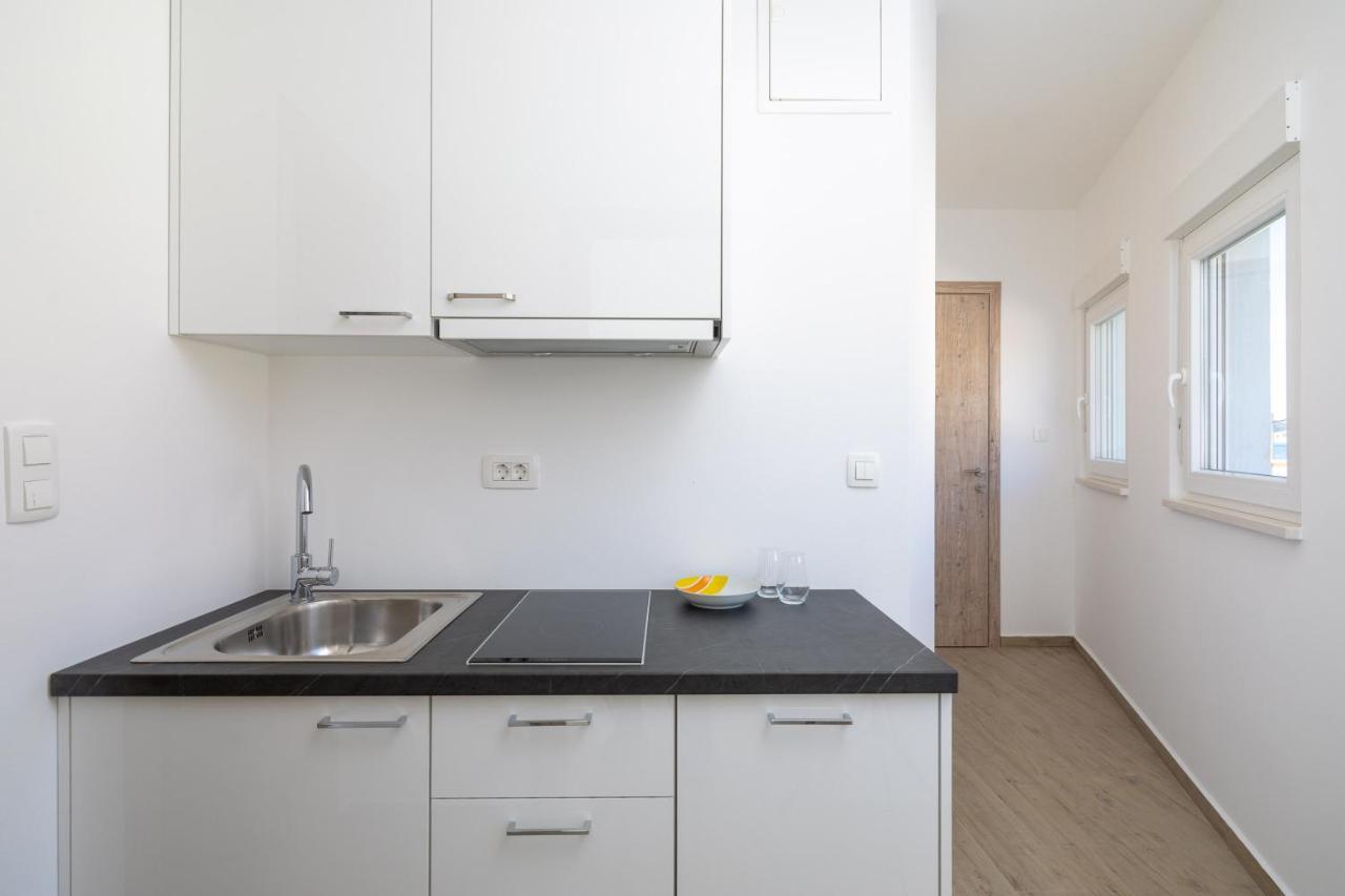 Ferienwohnung Absolute Beach Holidays Dugi Rat Exterior foto