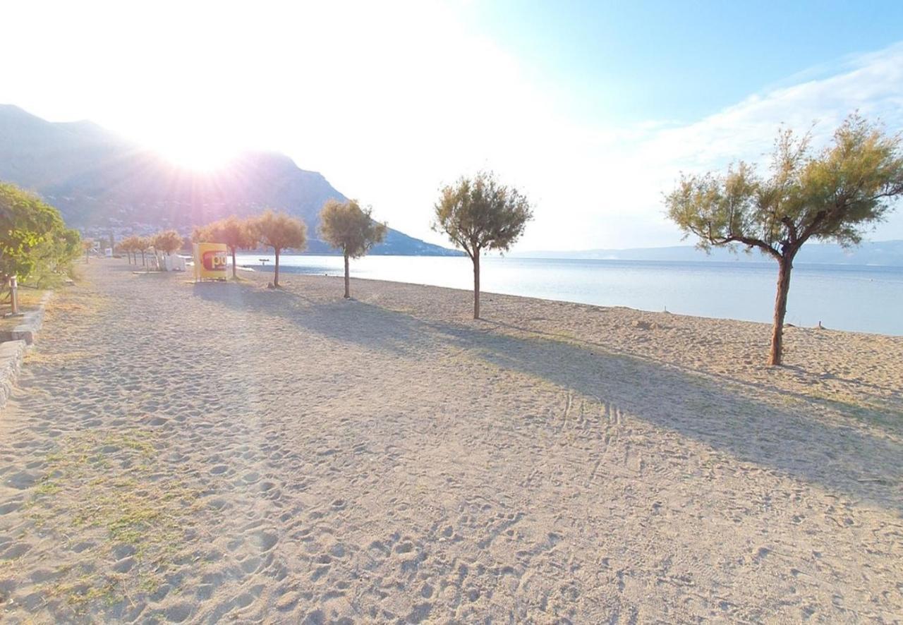Ferienwohnung Absolute Beach Holidays Dugi Rat Exterior foto